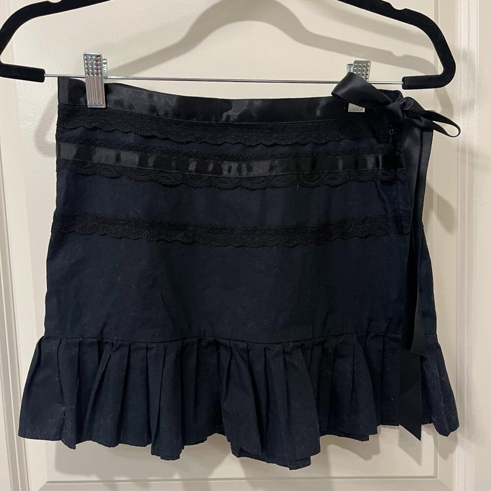 Black skirt